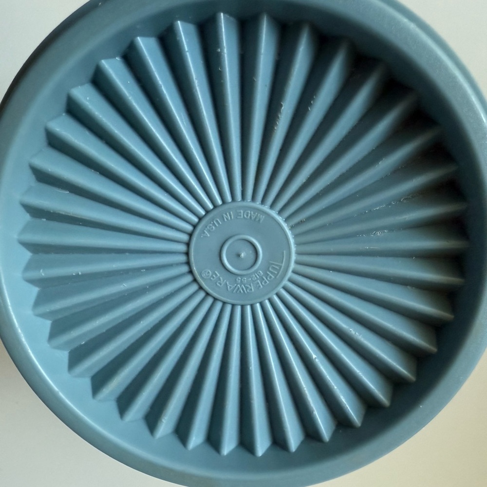 Tupperware Blue Food Storage Container - Picture 2 of 5